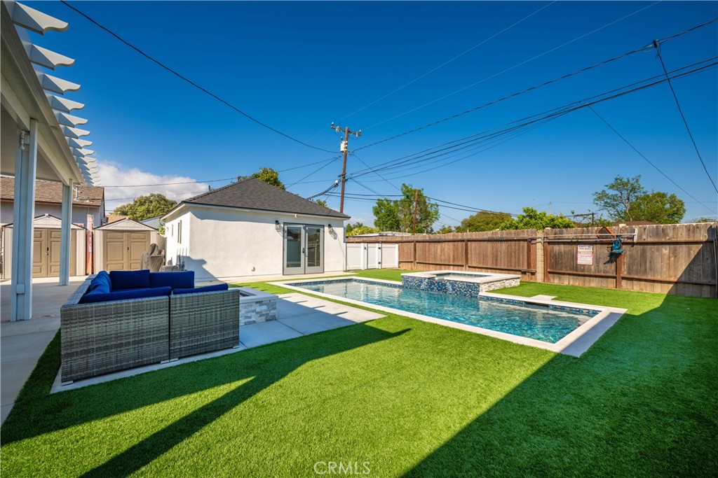 3246 N Marwick