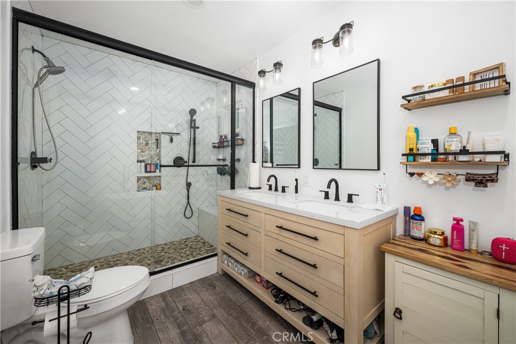 3246 N Marwick