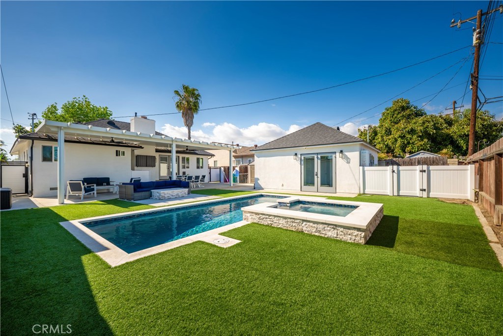 3246 N Marwick