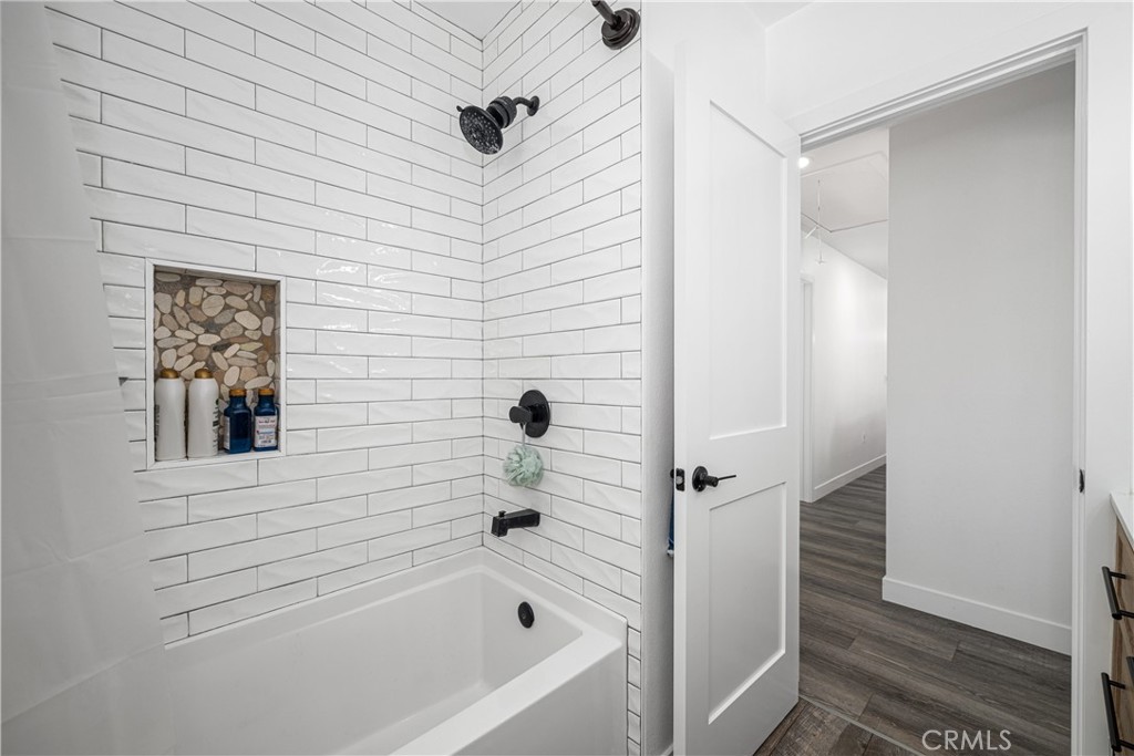 3246 N Marwick