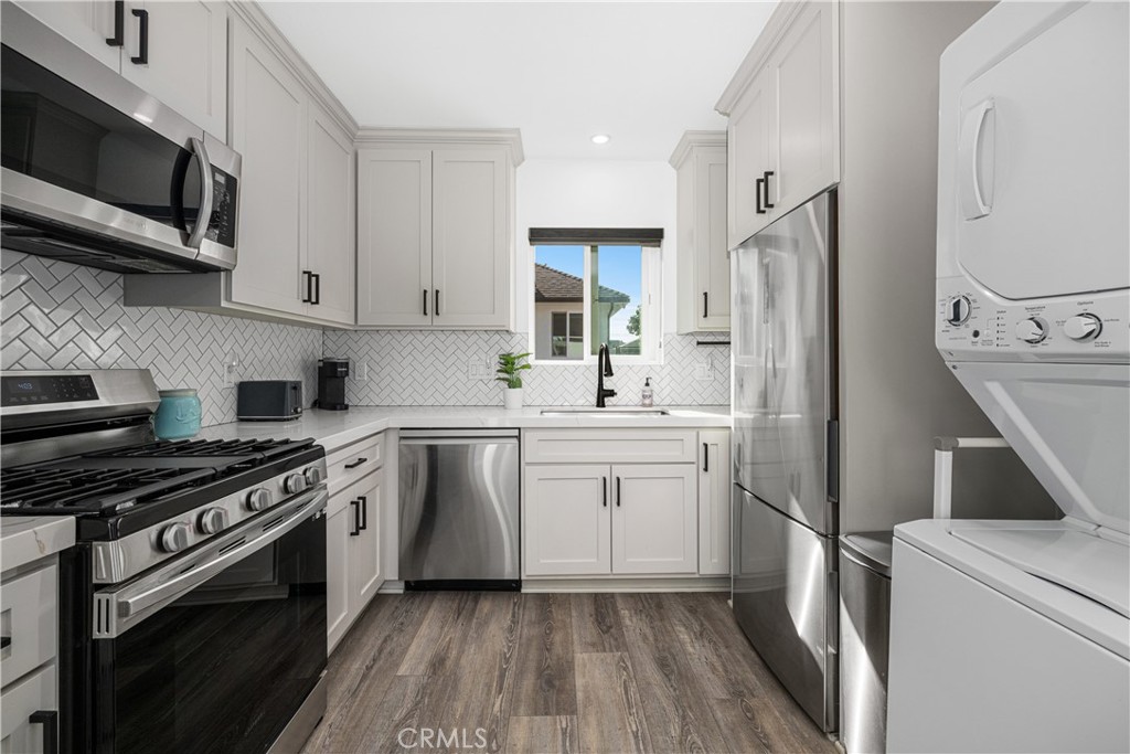 3246 N Marwick