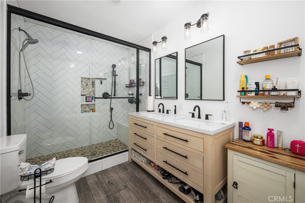 3246 N Marwick