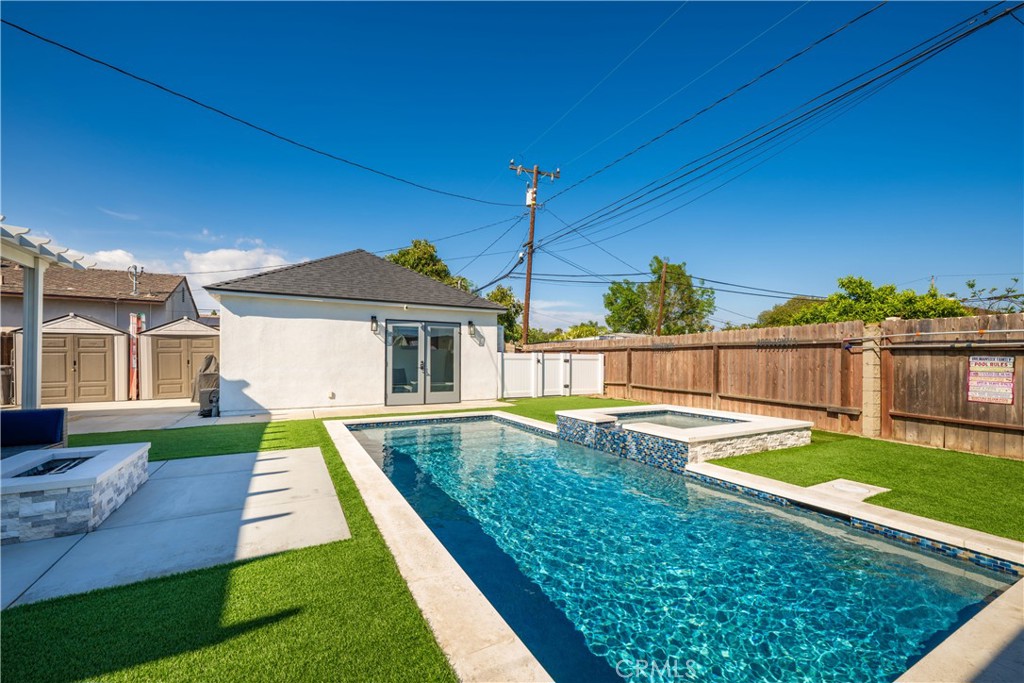 3246 N Marwick
