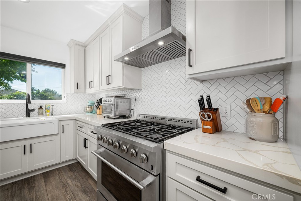 3246 N Marwick