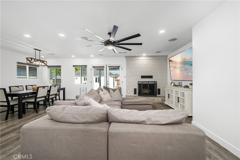 3246 N Marwick