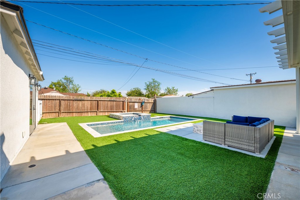 3246 N Marwick