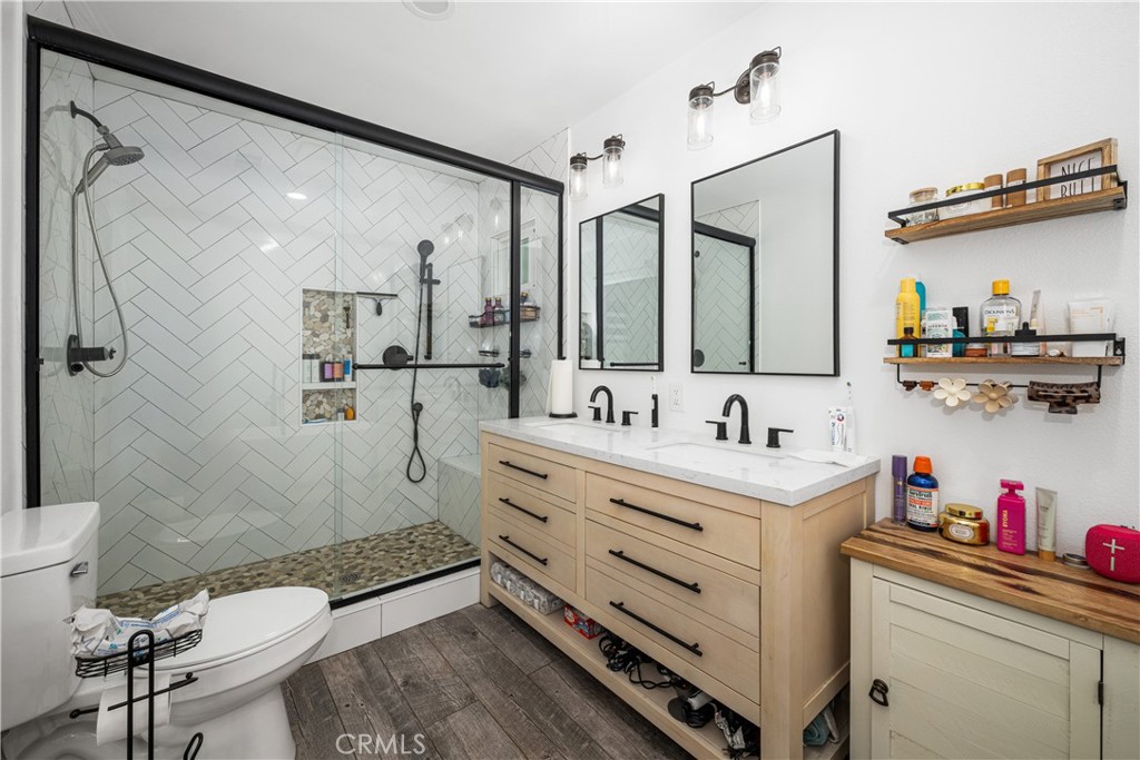3246 N Marwick