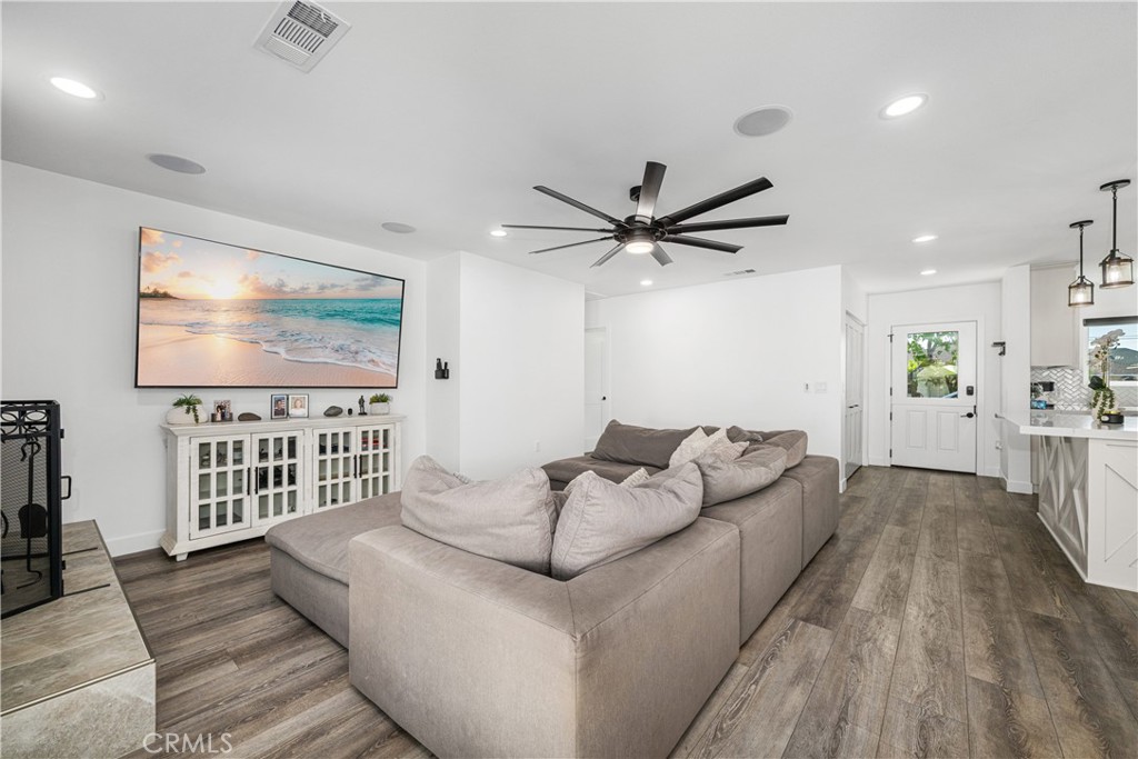 3246 N Marwick