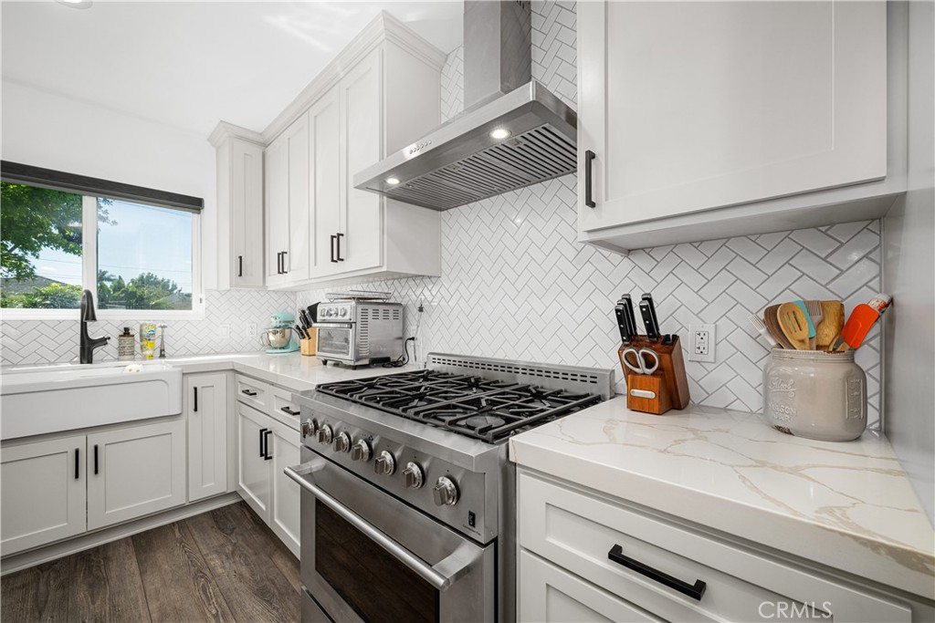 3246 N Marwick