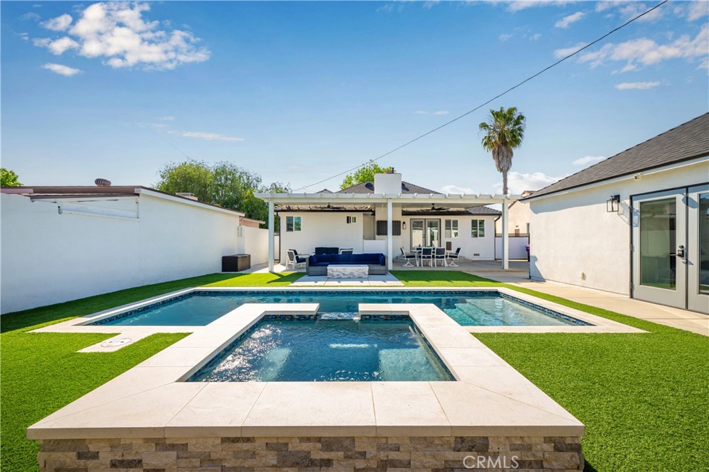 3246 N Marwick