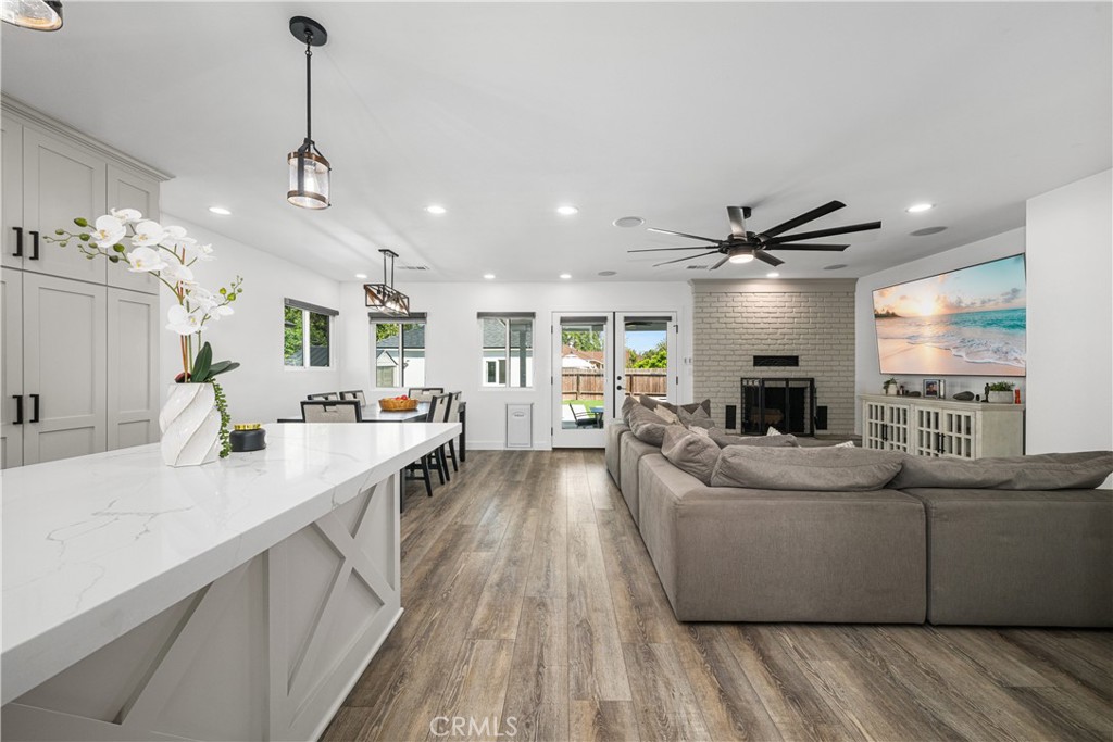 3246 N Marwick