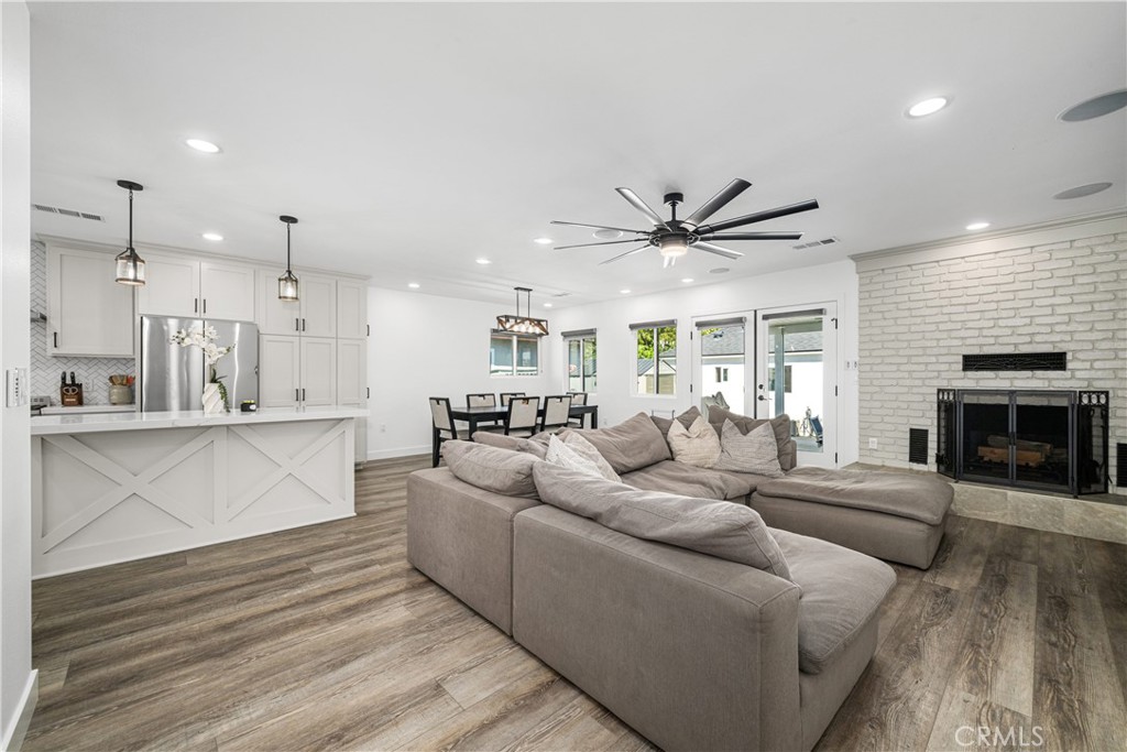 3246 N Marwick
