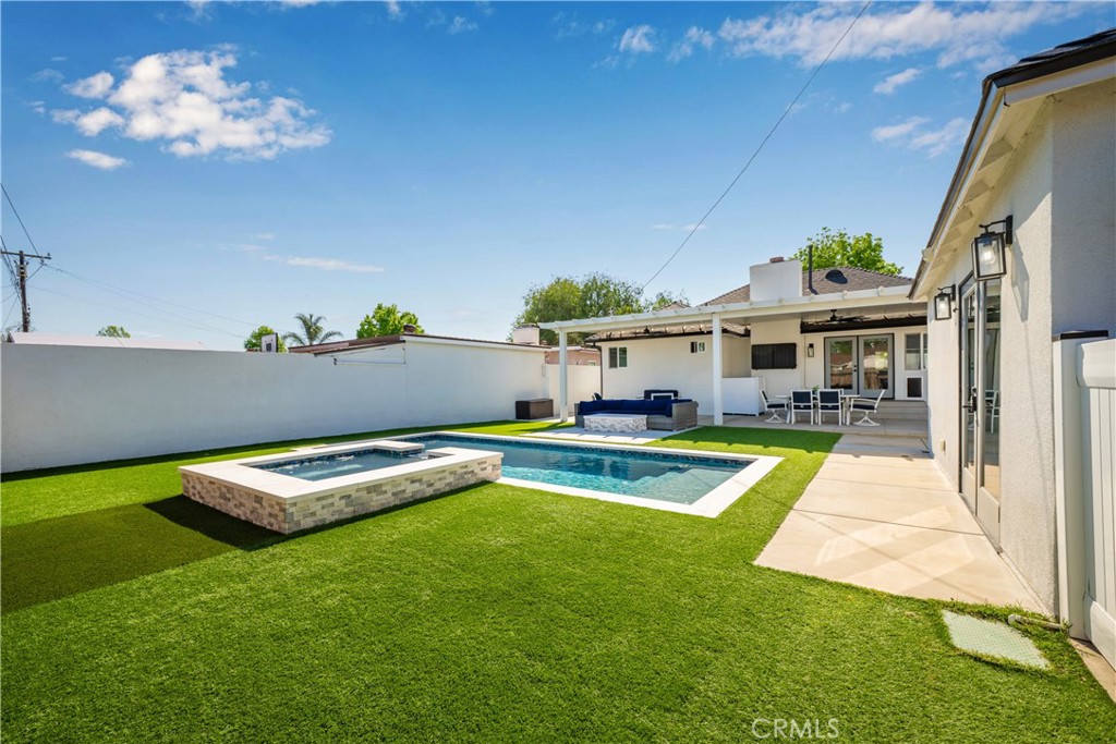 3246 N Marwick
