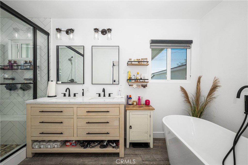3246 N Marwick