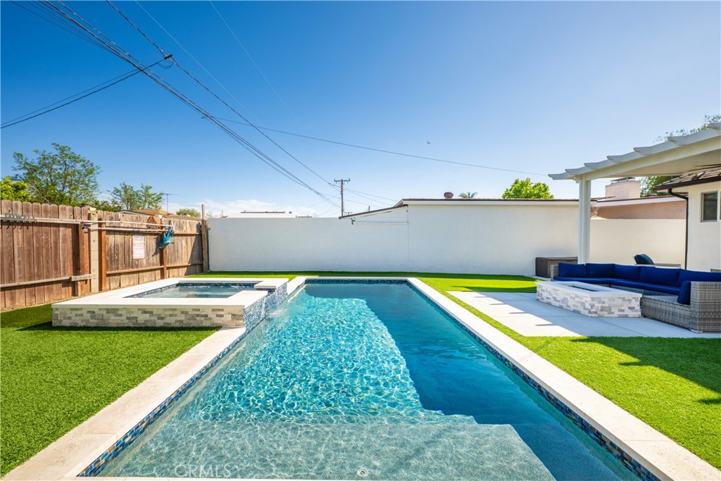 3246 N Marwick