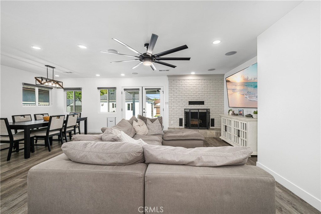 3246 N Marwick