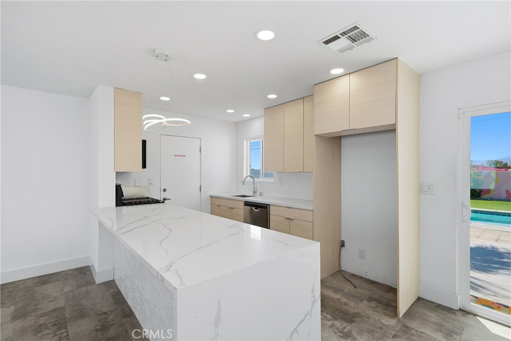 431 W Avenida Cerca
