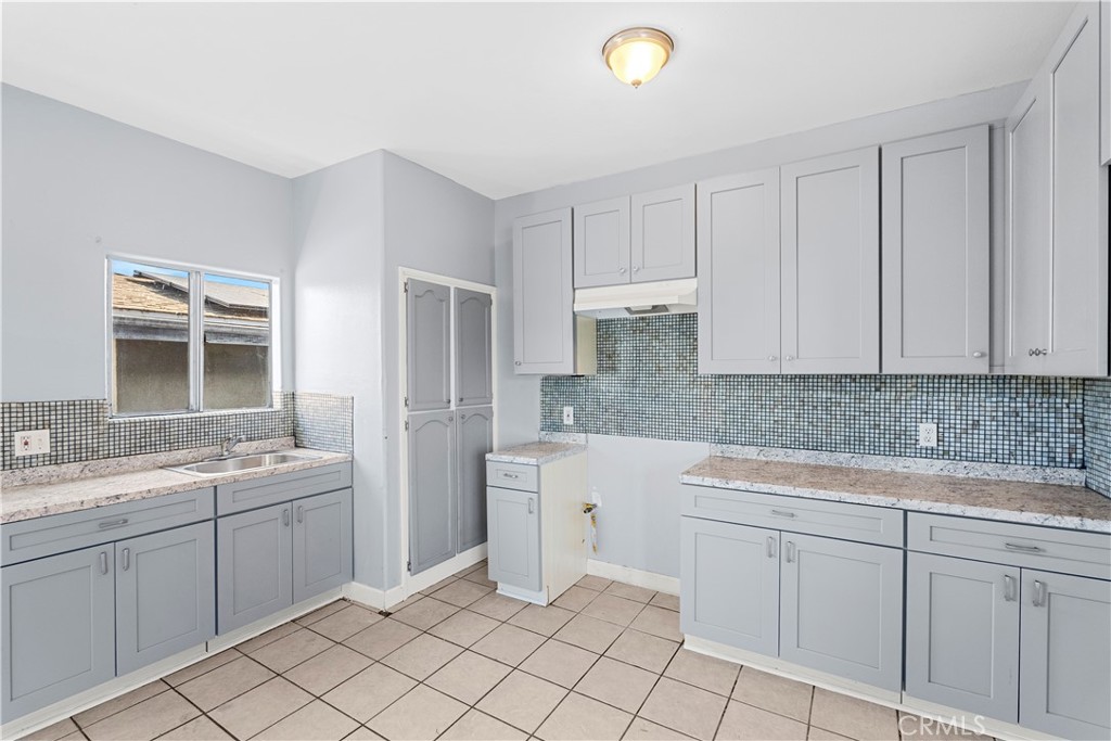 10406 Avalon Boulevard