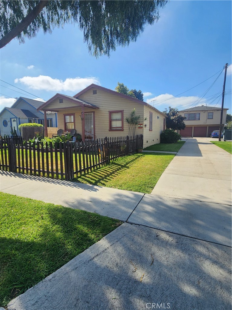 9724 Walnut