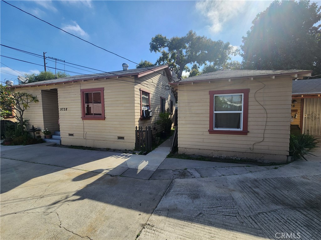 9724 Walnut