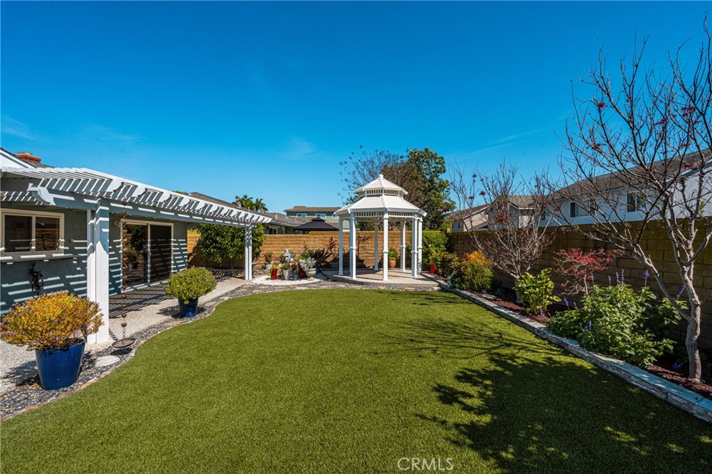 1218 E Chalynn Avenue