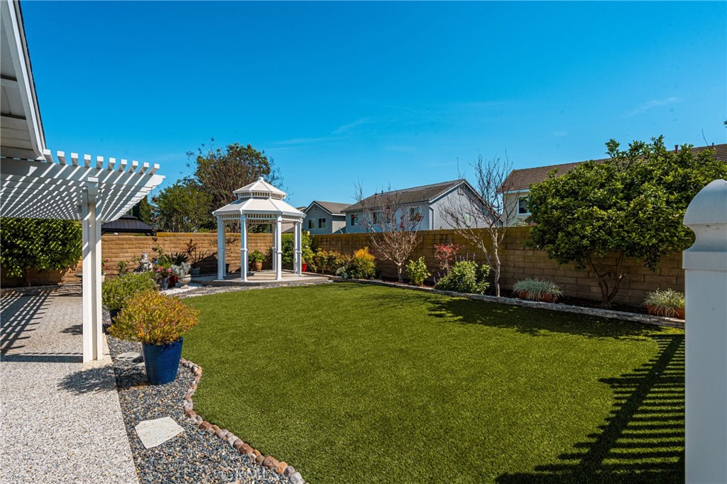 1218 E Chalynn Avenue