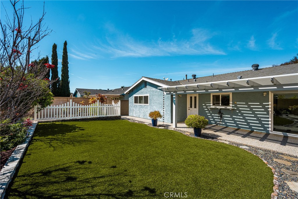 1218 E Chalynn Avenue