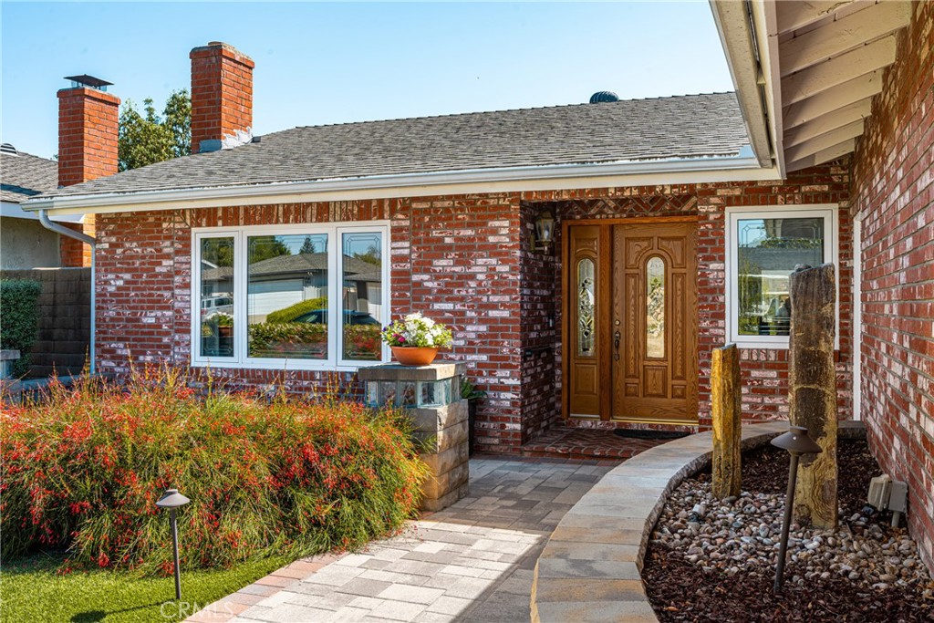 1218 E Chalynn Avenue