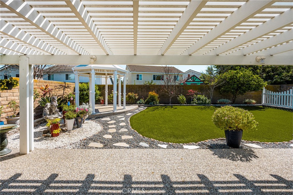 1218 E Chalynn Avenue