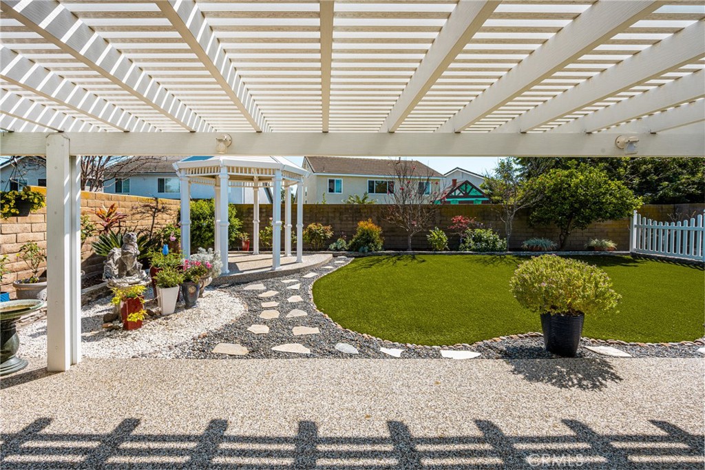 1218 E Chalynn Avenue