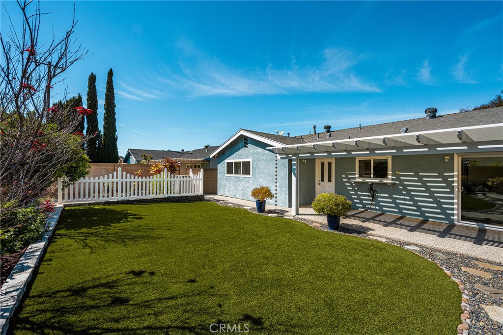 1218 E Chalynn Avenue