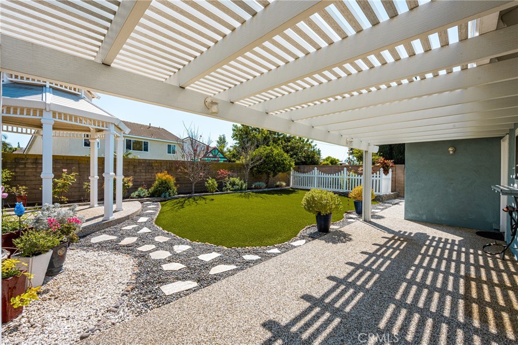 1218 E Chalynn Avenue