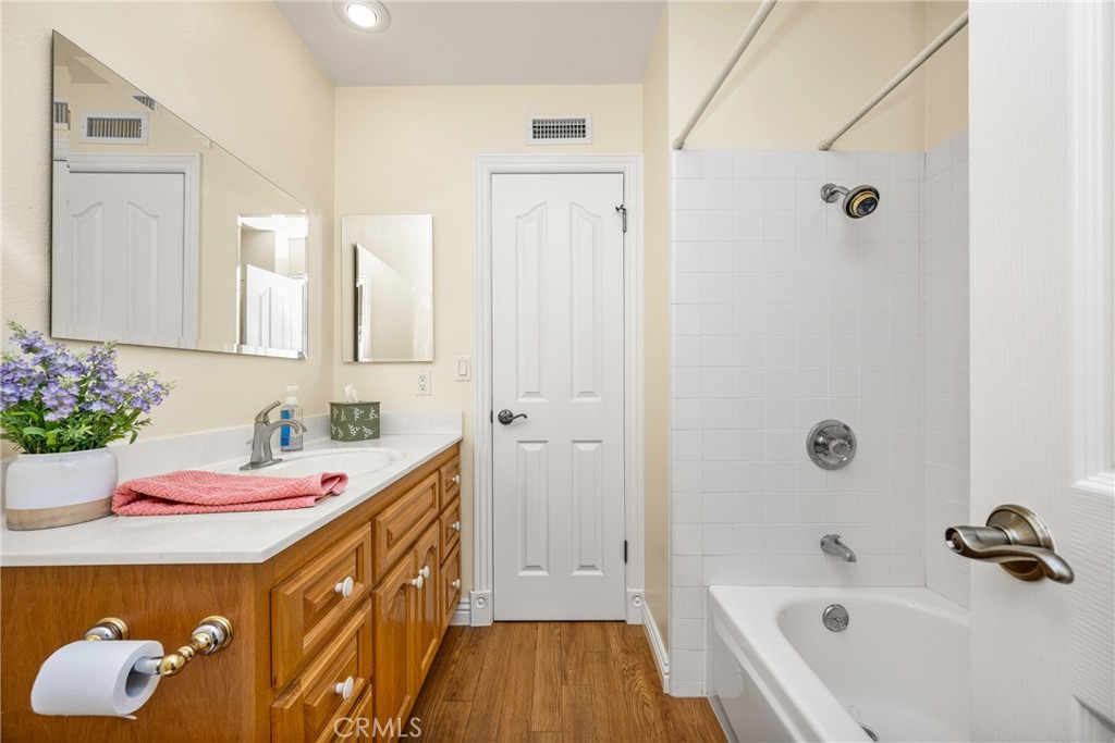 1218 E Chalynn Avenue