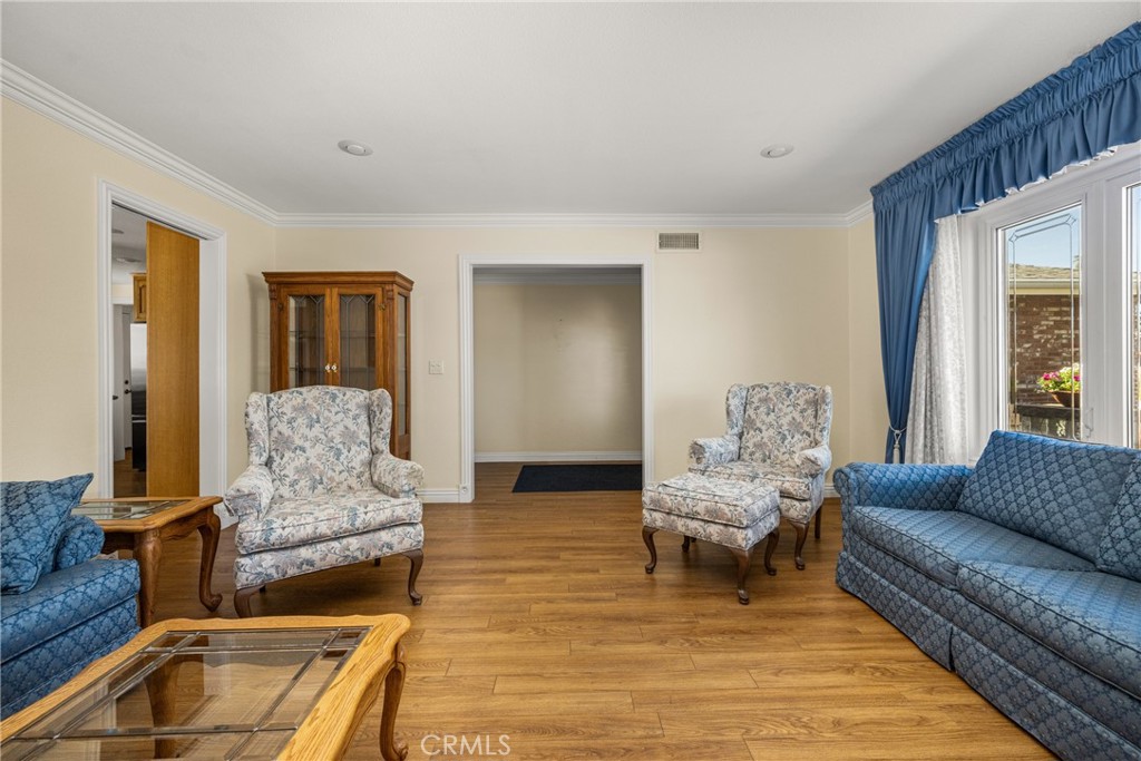 1218 E Chalynn Avenue