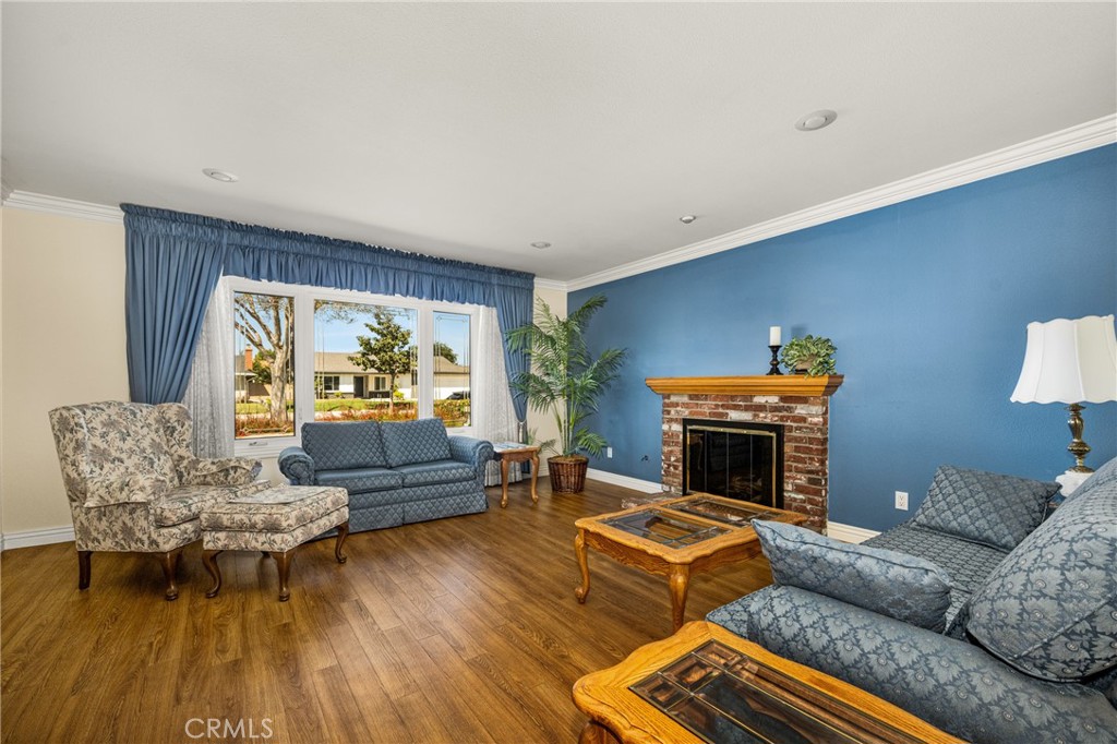 1218 E Chalynn Avenue