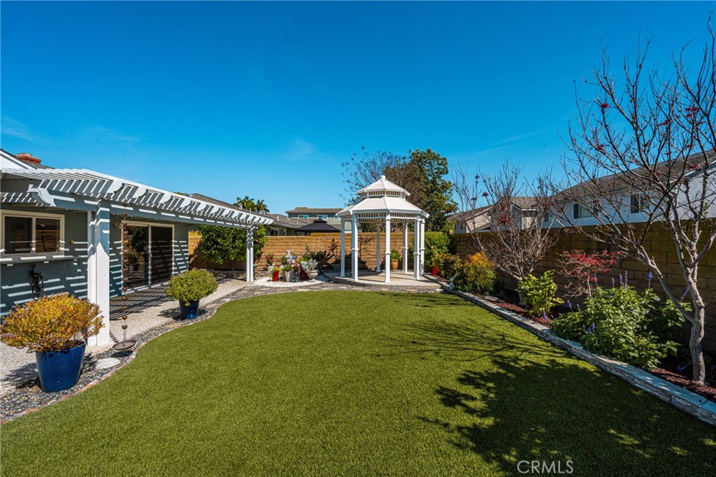 1218 E Chalynn Avenue