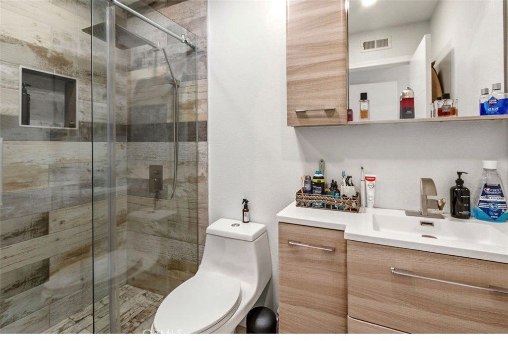 6250 E Quartz Lane