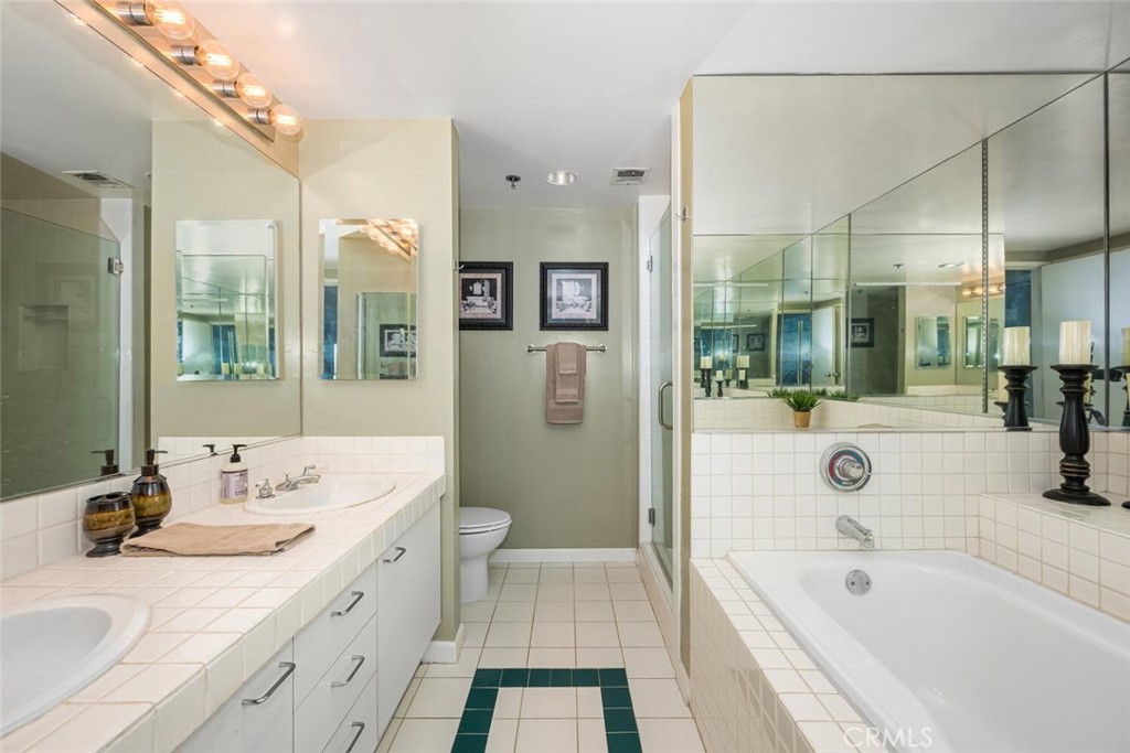 525 E Seaside Way 904