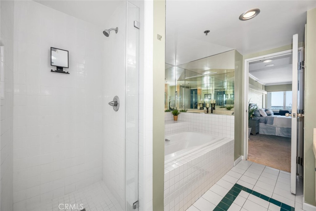 525 E Seaside Way 904