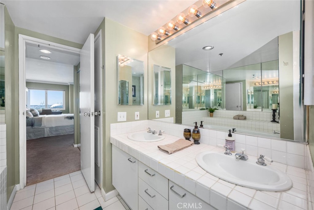 525 E Seaside Way 904
