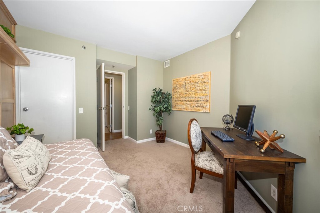 525 E Seaside Way 904