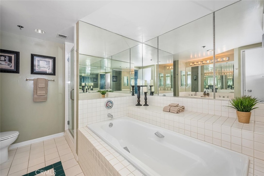 525 E Seaside Way 904