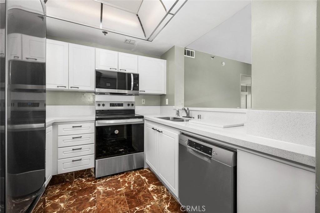 525 E Seaside Way 904