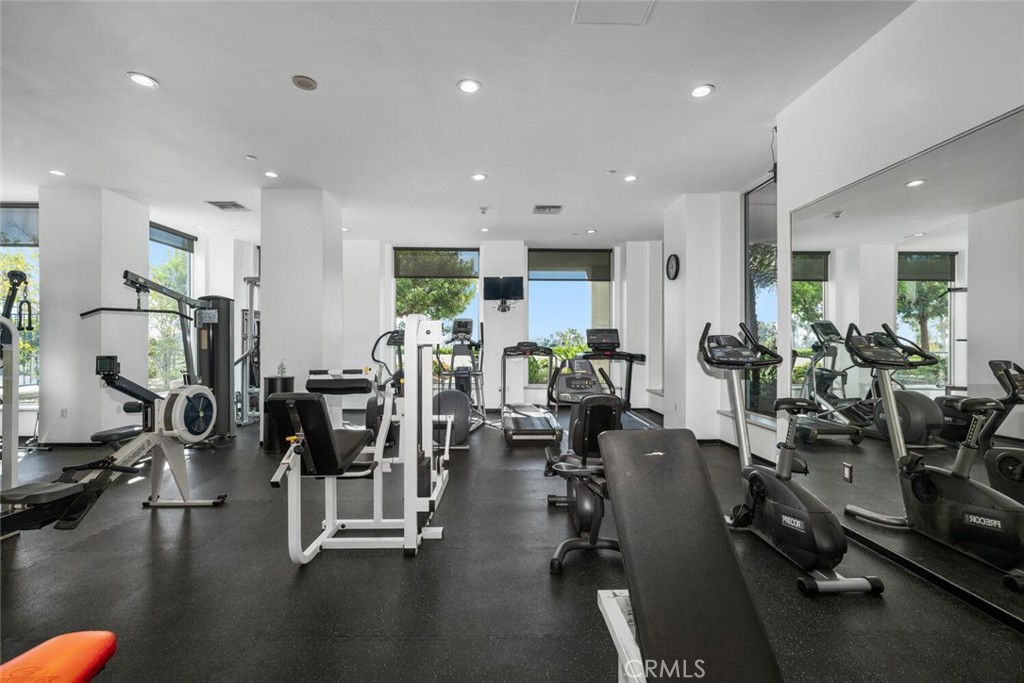 525 E Seaside Way 904