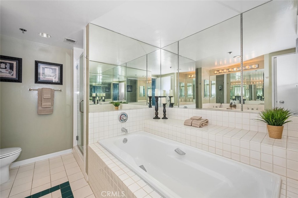 525 E Seaside Way 904