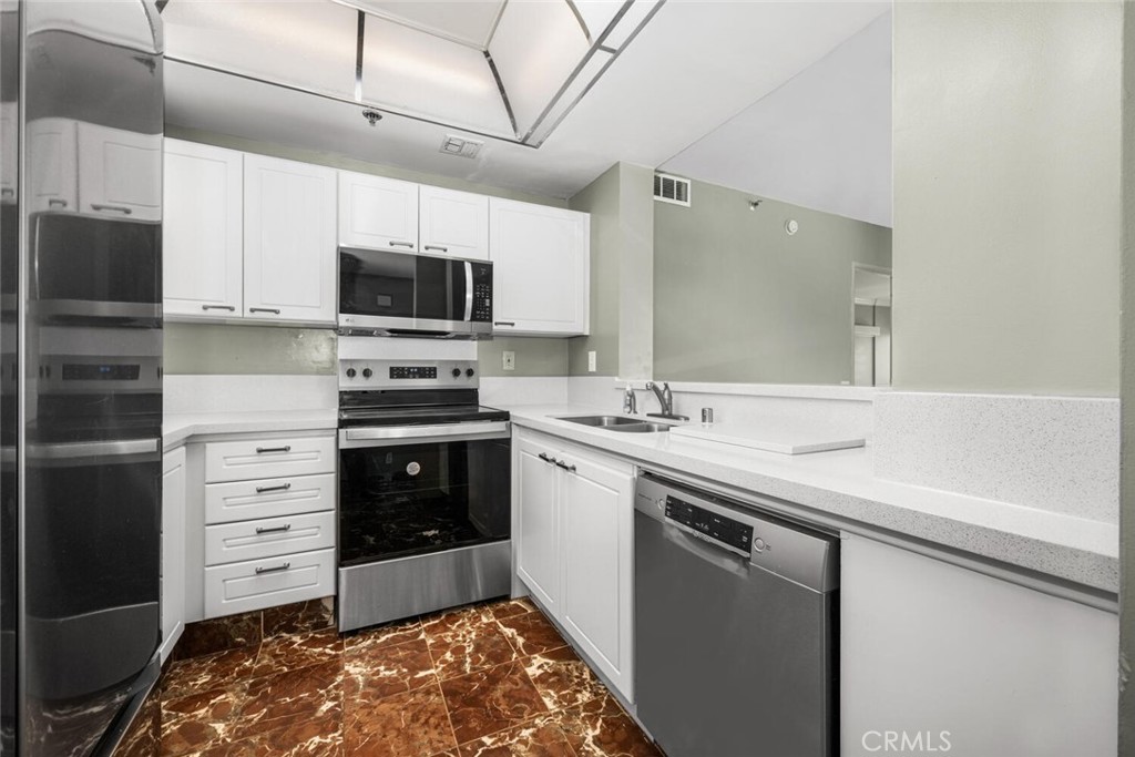 525 E Seaside Way 904