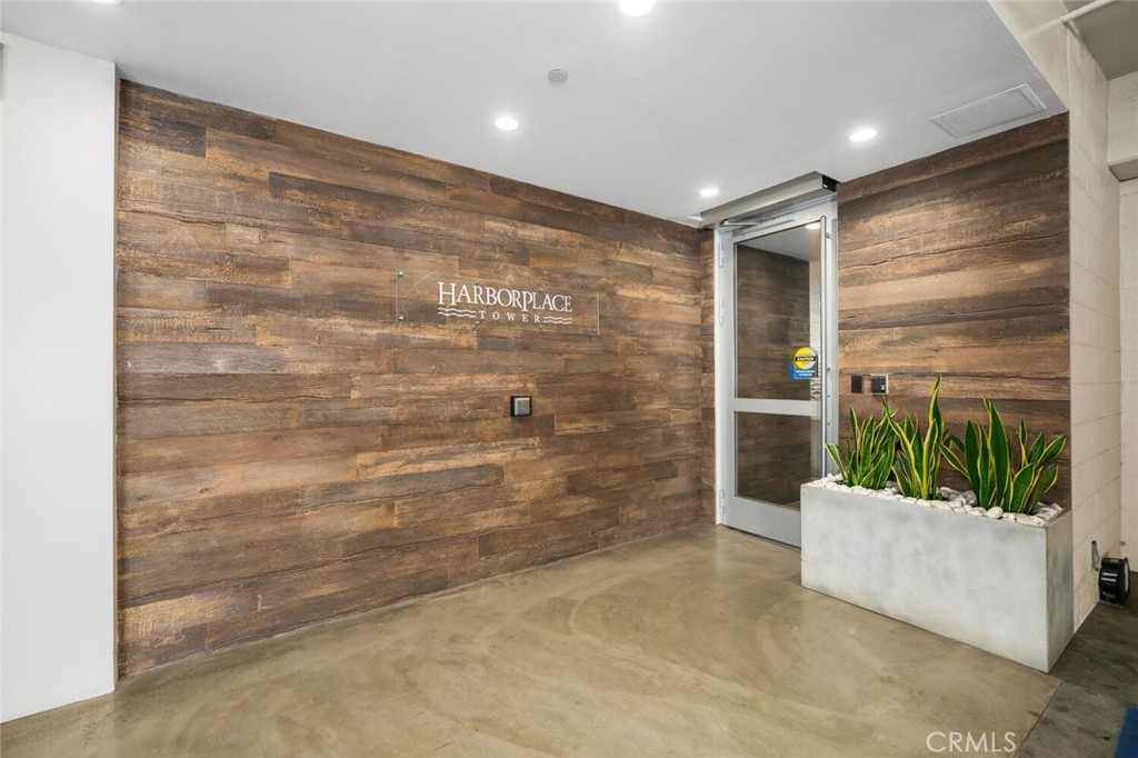 525 E Seaside Way 904