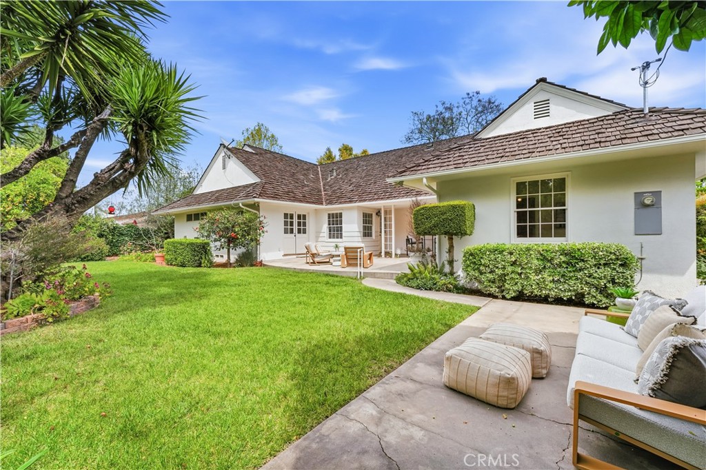 2214 N Westwood