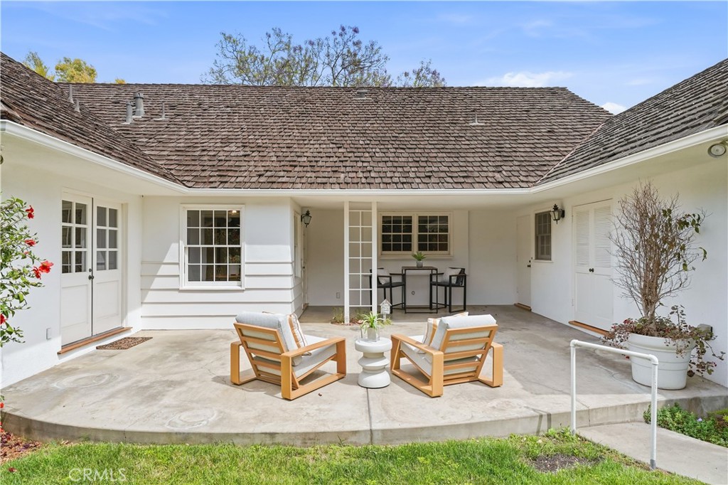 2214 N Westwood