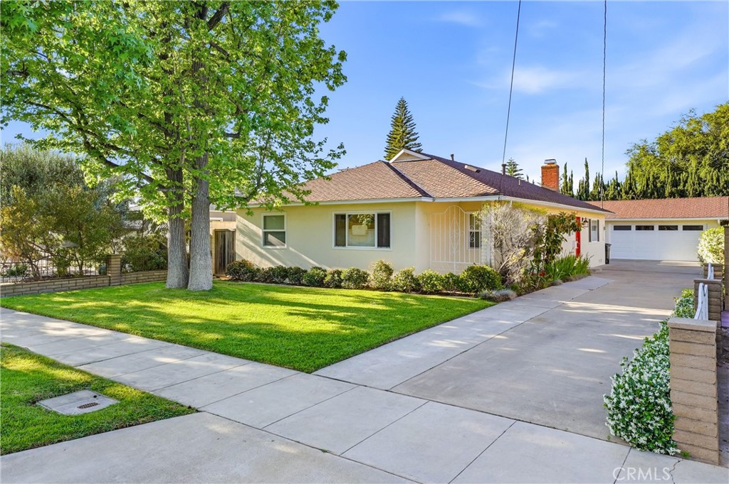 713 E Sycamore